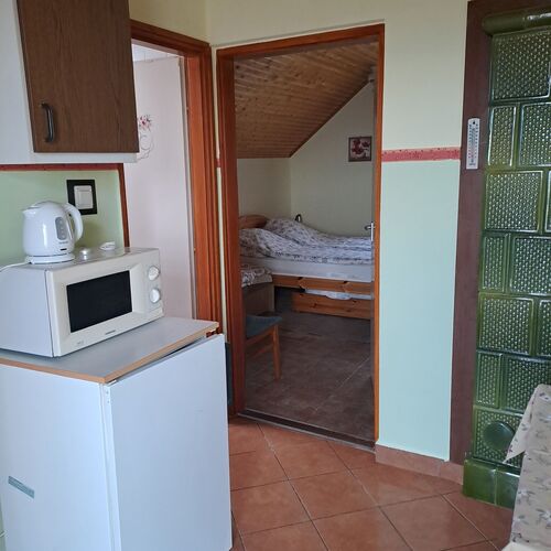 Előtér hűtővel és mikróval